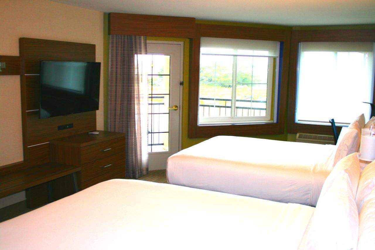 Holiday Inn Express Hotel & Suites Marina By Ihg Kültér fotó